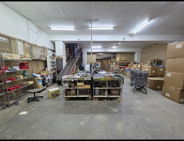 6,000M² WAREHOUSE FOR SALE IN CROWN